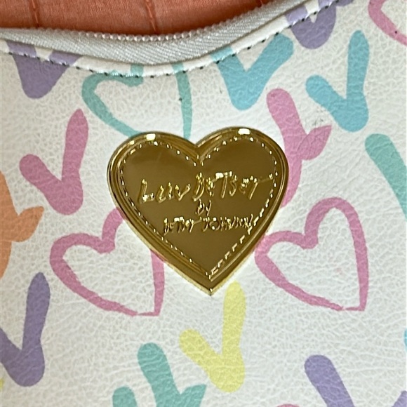 BETSEY JOHNSON LUV HEART SHAPE CLUTCH PURSE - Picture 10 of 11